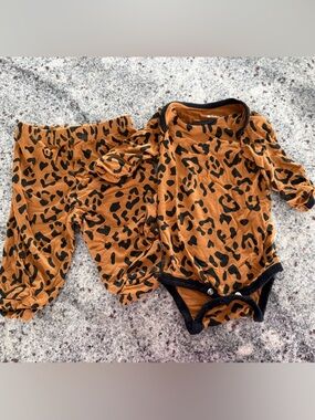 Kyte Baby Leopard Print Baby Two-Piece Bodysuit Set